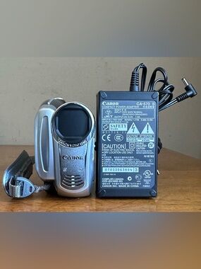 Canon DC220 DVD/RW 35x Optical Zoom Ultra Slim Video Handycam Camcorder Silver